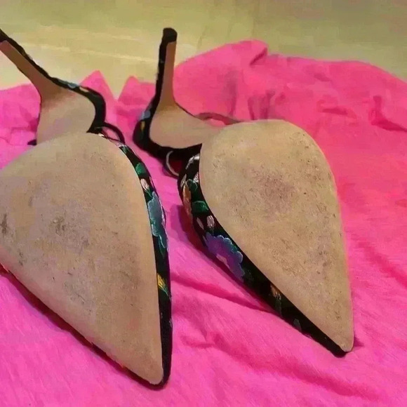 KATE SPADE EMBROIDERED HEELS size 8B 3 1/2 inch heel - Picture 6 of 6